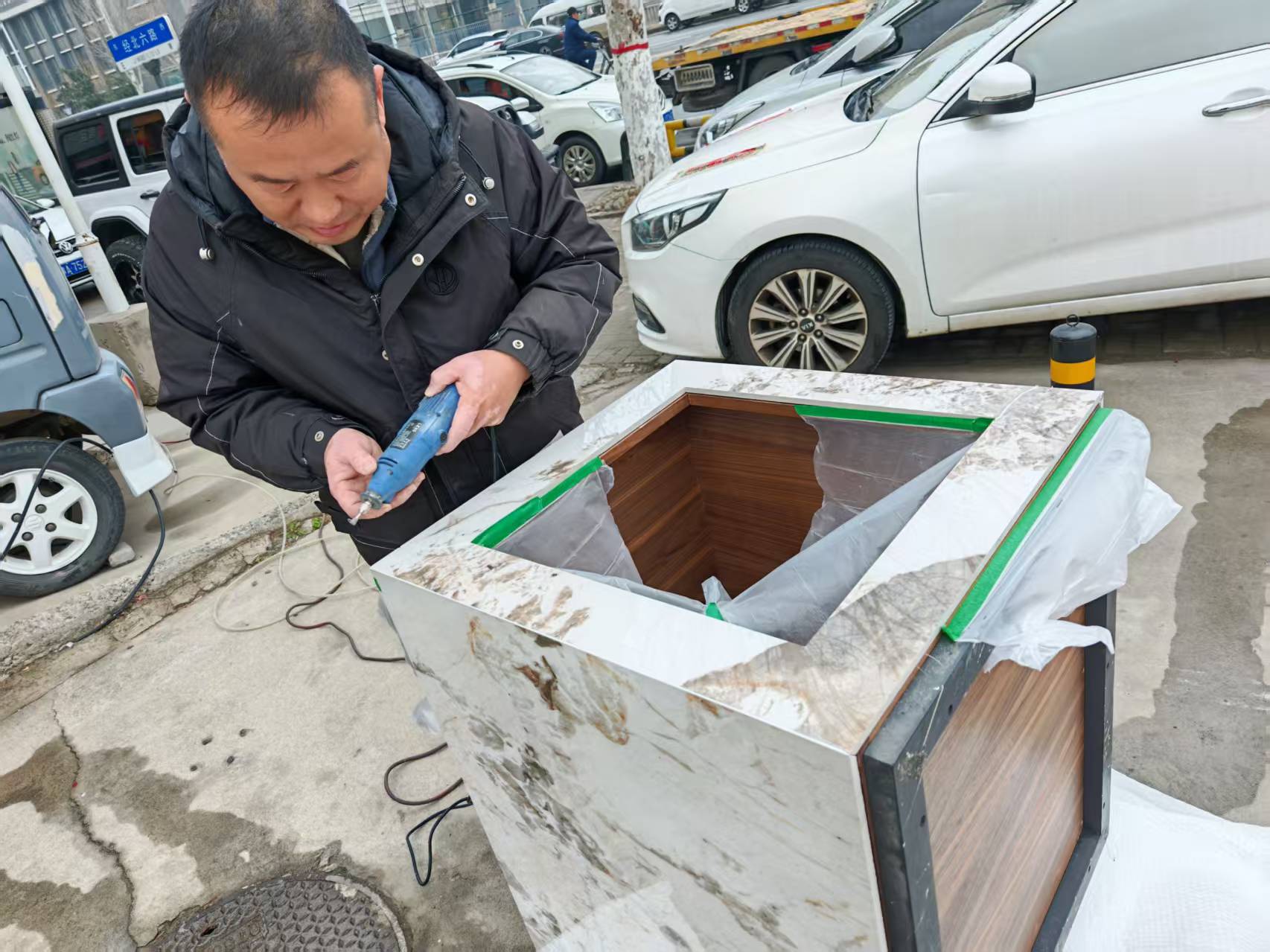 郑州正规老家具维修服务:上门翻新 + 专业修复,守护岁月质感(图1)